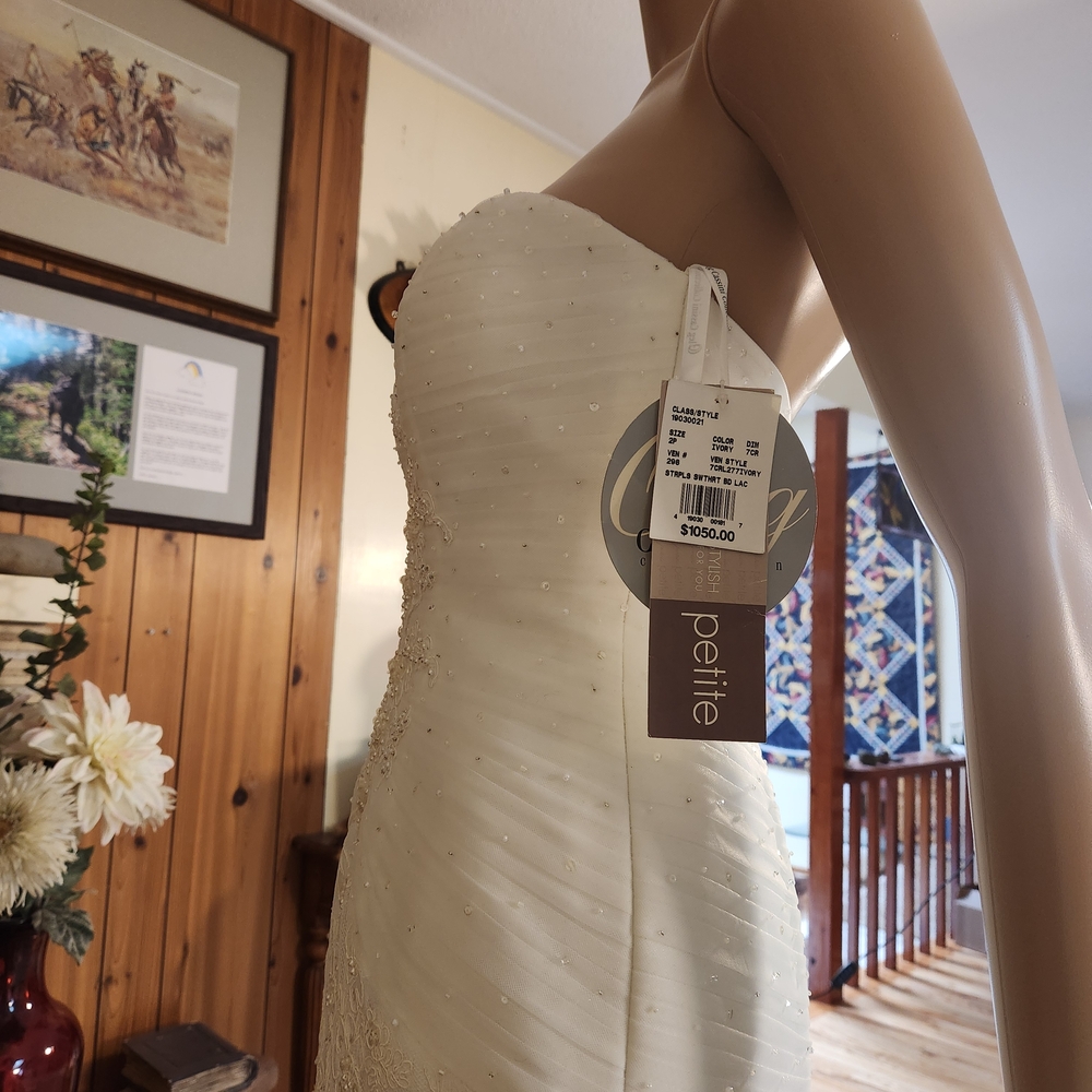 STUNNING Oleg Cassini Lace Trumpet Gown – NWT - Picture 9 of 14